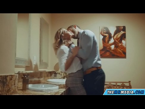 ❤️ Khi một cô gái tóc vàng busty quyến rũ bạn trong một nhà vệ sinh công cộng Video sex  ở% vi.cassino-vulkan646.ru%